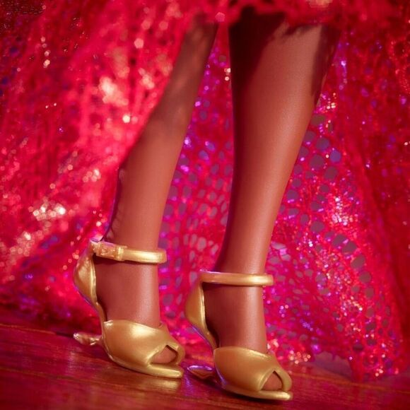 Barbie Inspiring Women Doll, Celia Cruz Queen of Salsa in Red Lace Dress - Picture 13 of 16